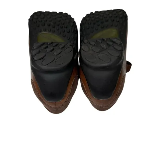 Merrell Brown and Black Casual Shoes with Classic Design Size 7.5