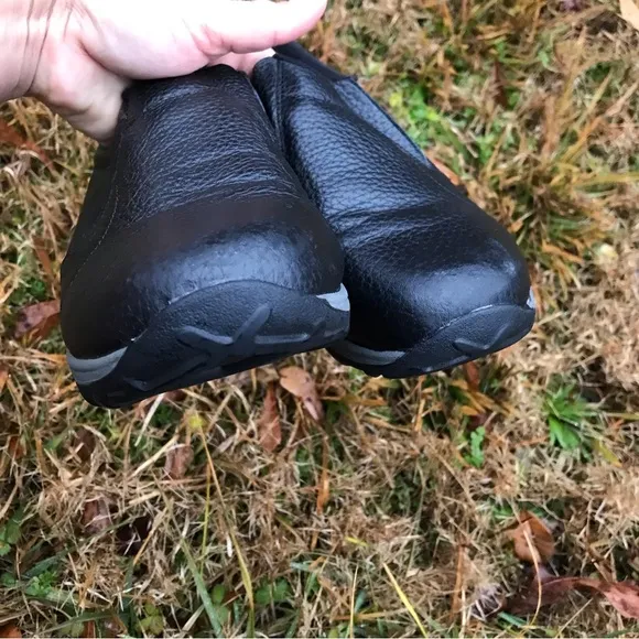 Merrell KID's Jungle Moc Nubuck Slip-On Shoe, Black Leather Size US 6 M