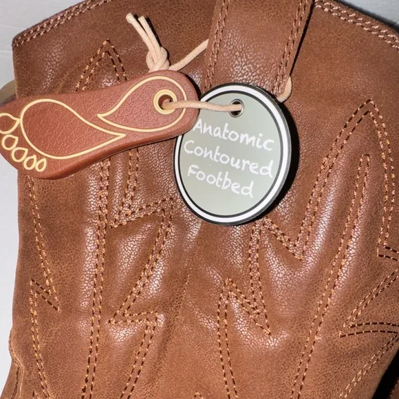 MIA Cindy Western Boots Cognac Size 9 NWT