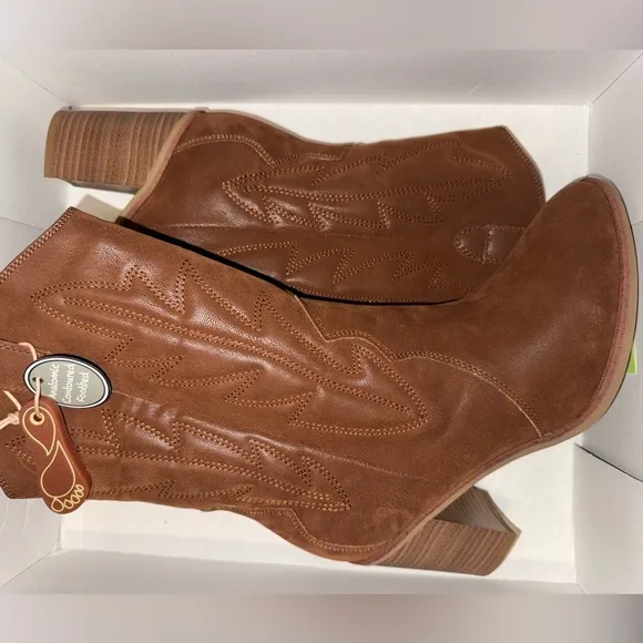 MIA Cindy Western Boots Cognac Size 9 NWT