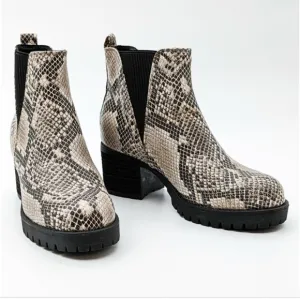 MIA NWOB Jody Chelsea Block Heel Boots Snake Print Tan Boots Size 6