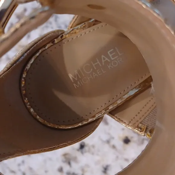 Michael Kors Amos Gold Leather &amp; Hardware Sandals Slide Shoes Heels Pump NEW