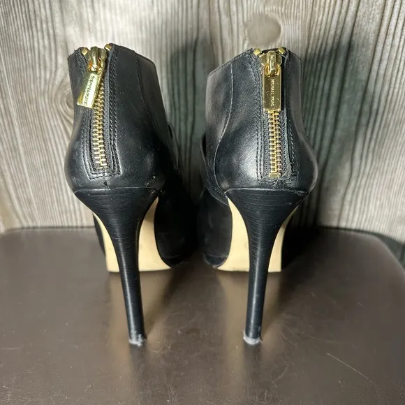 Michael Kors Black Leather Open Toe Bootie Sz 9