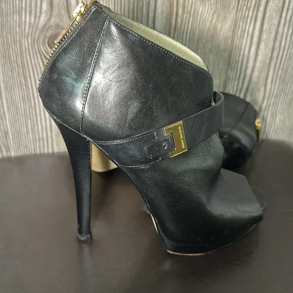 Michael Kors Black Leather Open Toe Bootie Sz 9