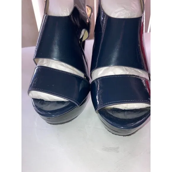 Michael Kors Black/Navy? Patent Leather Peep Toe Heels Gold Hardware Sz 7.5 NWOB