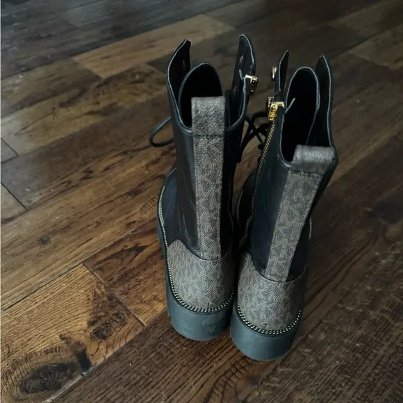 MICHAEL KORS BRYCE BOOTS Size 9 Women’s