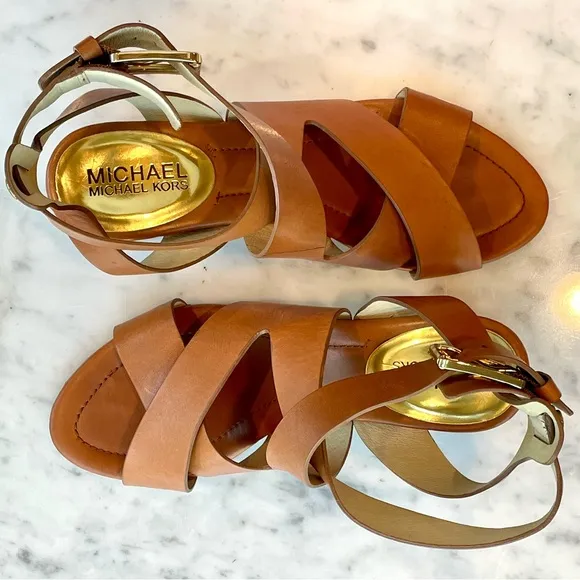 Michael Kors Leather Sandals with buckle and tortoiseshell heel, 6.5, EUC