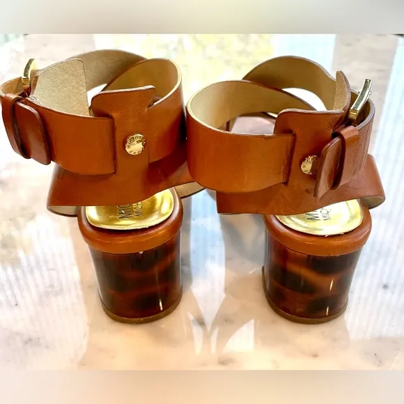 Michael Kors Leather Sandals with buckle and tortoiseshell heel, 6.5, EUC