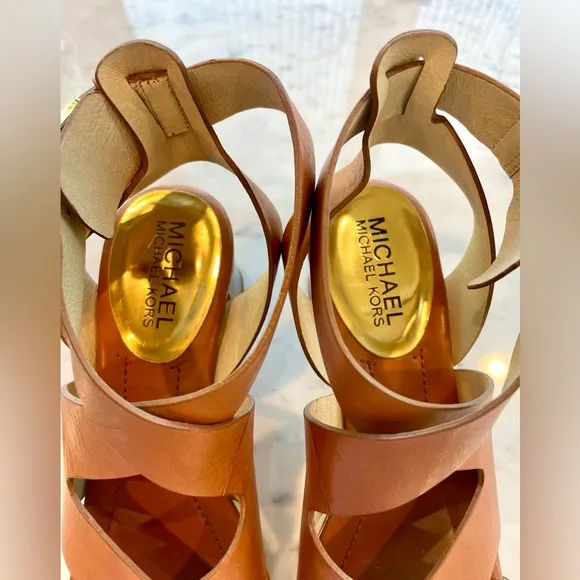 Michael Kors Leather Sandals with buckle and tortoiseshell heel, 6.5, EUC