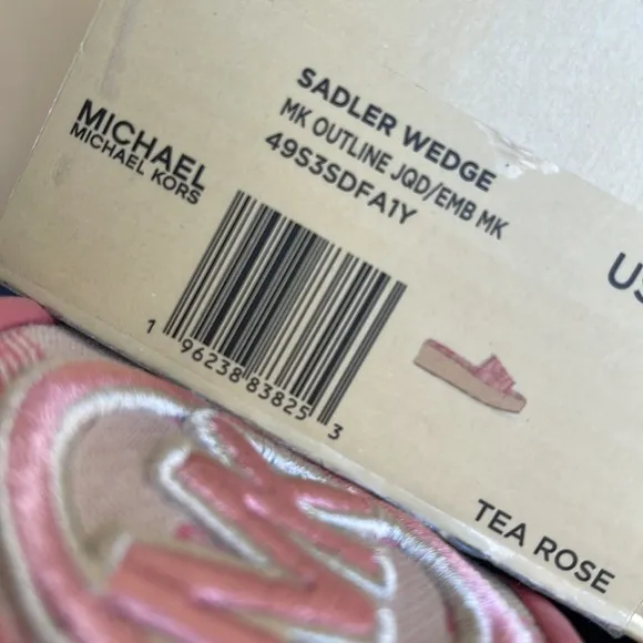 MICHAEL KORS SADLER WEDGEMK OUTLINE JQD/EMB MKTEA ROSE49S3SDFA1YNew