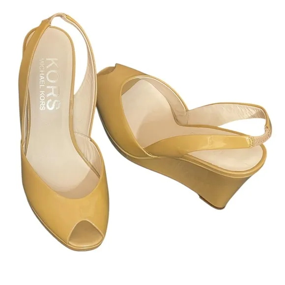 MICHAEL KORS Tan PatentLeather 4&quot; High Wedge Open ToeSlingback Shoes size 7.5M