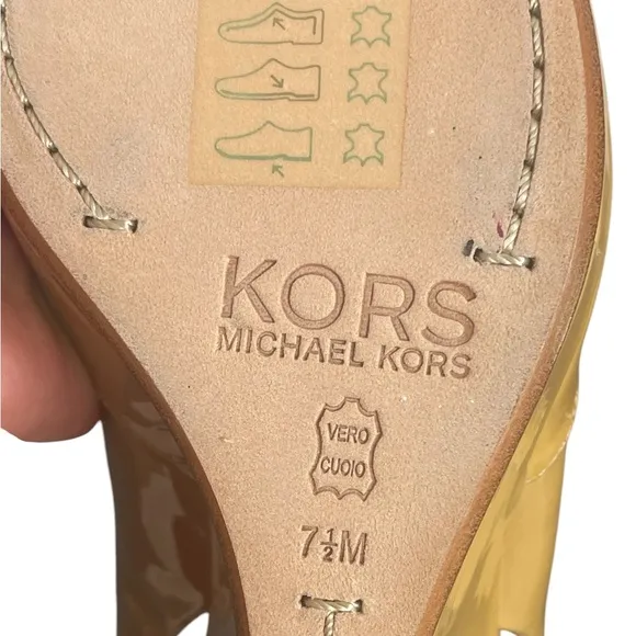 MICHAEL KORS Tan PatentLeather 4&quot; High Wedge Open ToeSlingback Shoes size 7.5M