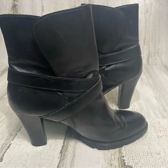 Michael Michael Kors Leather Block Heel Low Boots Black Gold Buckle size 9