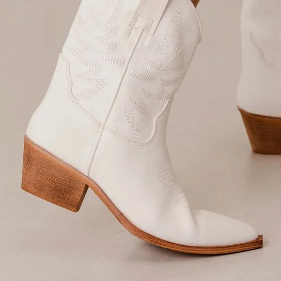 MIIM Claire White Vegan Leather Festival Embroidered Low Cowboy Bootie Size 7