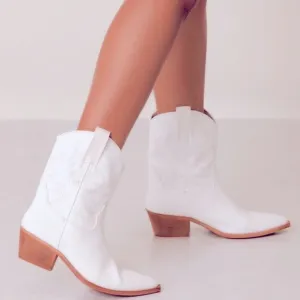 MIIM Claire White Vegan Leather Festival Embroidered Low Cowboy Bootie Size 7