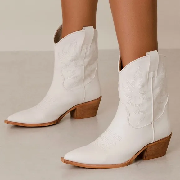 MIIM Claire White Vegan Leather Festival Embroidered Low Cowboy Bootie Size 7