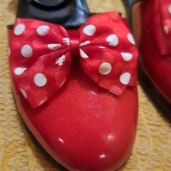 Minnie Mouse Dress, Shoes and Hat (youth) Bundle 10-12 dress, 2-3 shoes