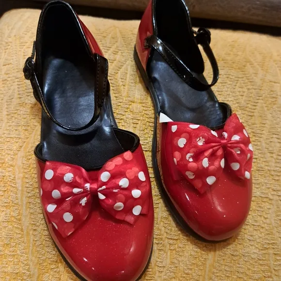 Minnie Mouse Dress, Shoes and Hat (youth) Bundle 10-12 dress, 2-3 shoes