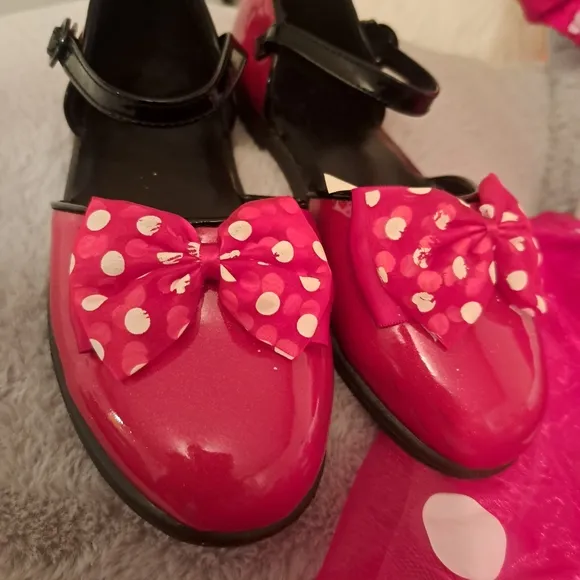 Minnie Mouse Dress, Shoes and Hat (youth) Bundle 10-12 dress, 2-3 shoes