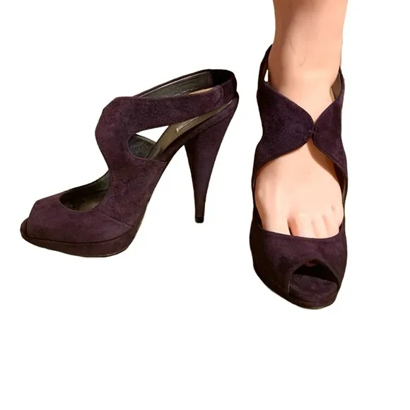 MIU MIU PURPLE SUEDE OPEN TOE HEELS (36.5)