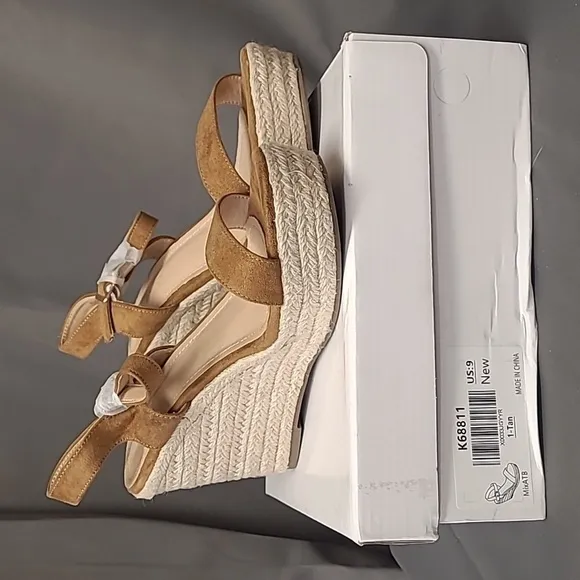 MIX ATB Women's Wedge Sandals w/ Rope Wrapping and buckle closure, Tan, Size 9