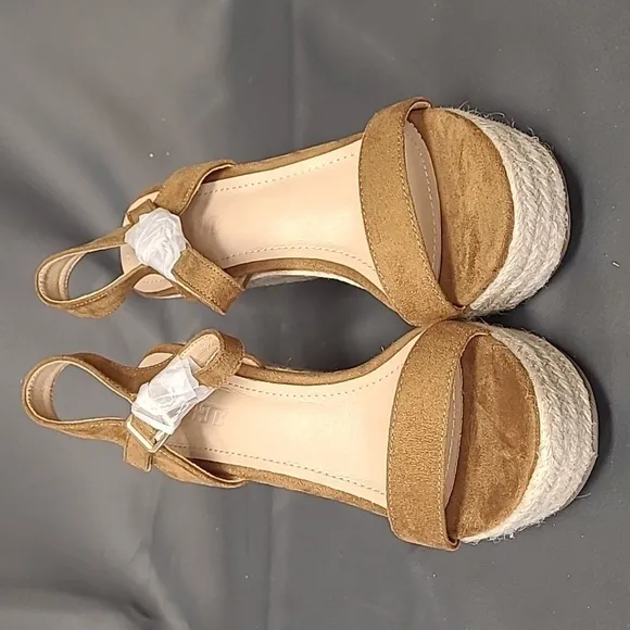 MIX ATB Women's Wedge Sandals w/ Rope Wrapping and buckle closure, Tan, Size 9
