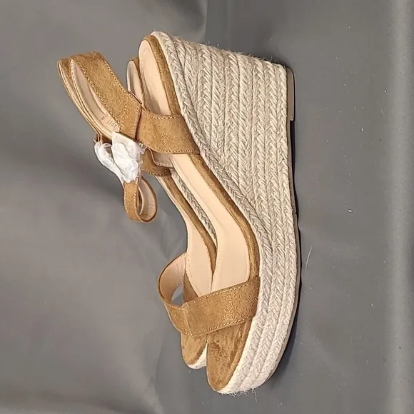 MIX ATB Women's Wedge Sandals w/ Rope Wrapping and buckle closure, Tan, Size 9