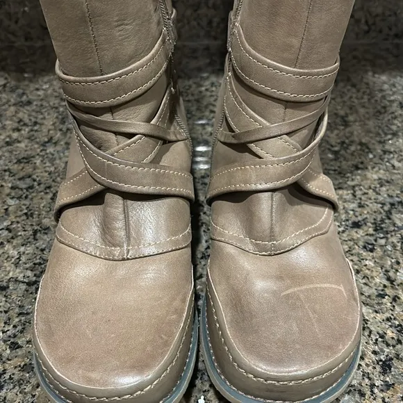 Mix Mooz low wedge heel leather boots
