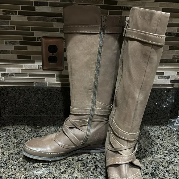 Mix Mooz low wedge heel leather boots
