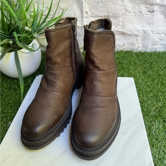 Miz Mooz Frances brown leather boots size 39 US 9 new $200