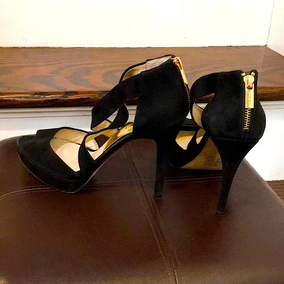MK MICHAEL KORS Black Suede Peep Toe Gold Zipper Back High Heel Shoes Sz 8-1/2
