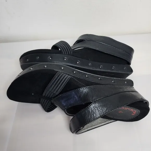 Modzori Womens Shoes Black  Leather Hook And Loop Toe Thong Wedge Sandals Size 9