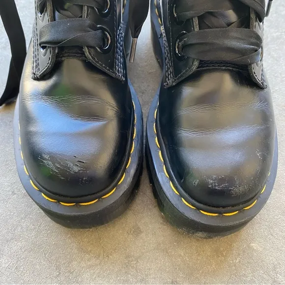 MOLLY WOMEN'S LEATHER PLATFORM BOOTS- size 5