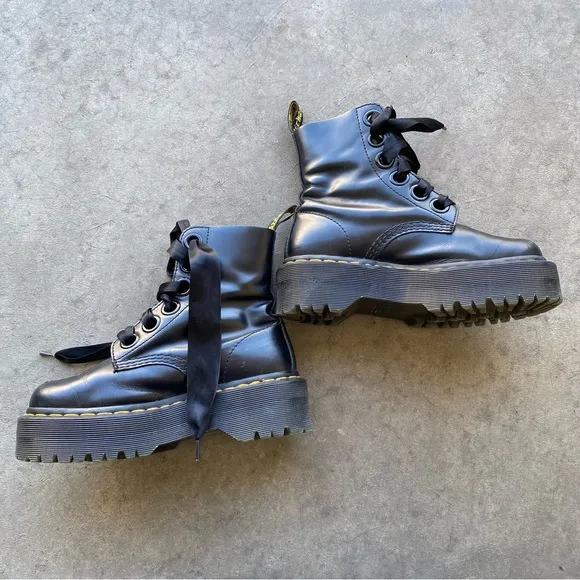 MOLLY WOMEN'S LEATHER PLATFORM BOOTS- size 5