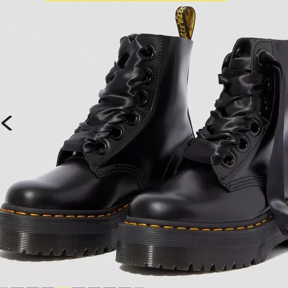 MOLLY WOMEN'S LEATHER PLATFORM BOOTS- size 5