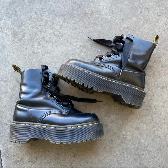 MOLLY WOMEN'S LEATHER PLATFORM BOOTS- size 5