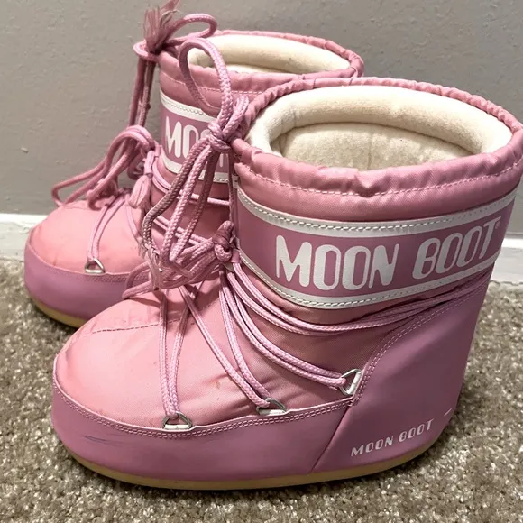 Moon Boot icon low pink nylon boots $195By tecnica