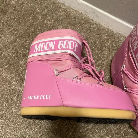 Moon Boot icon low pink nylon boots $195By tecnica