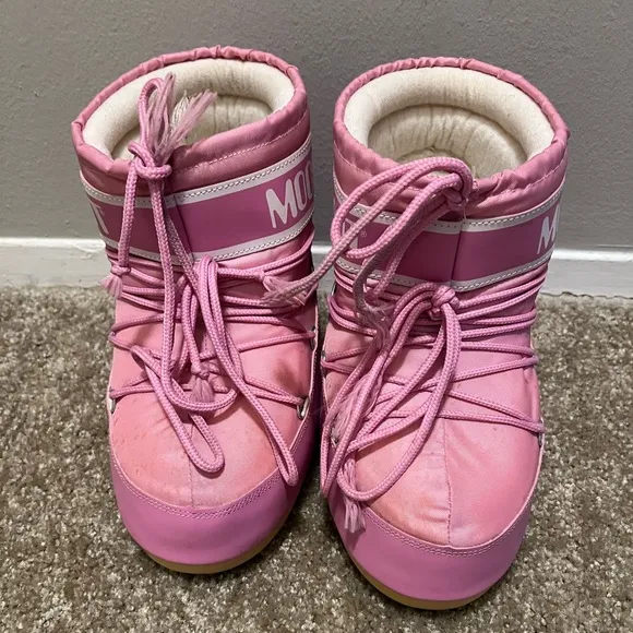 Moon Boot icon low pink nylon boots $195By tecnica