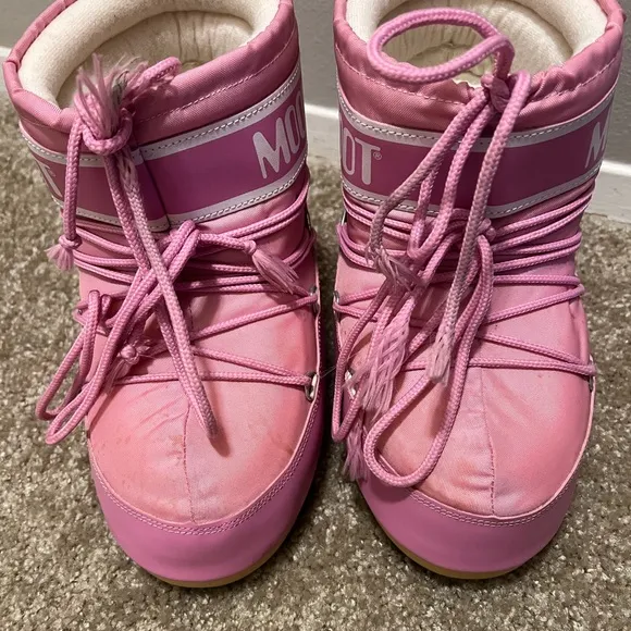 Moon Boot icon low pink nylon boots $195By tecnica