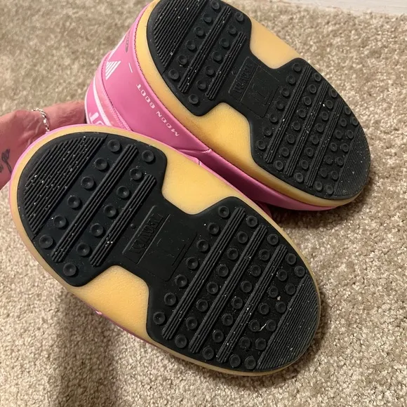 Moon Boot icon low pink nylon boots $195By tecnica