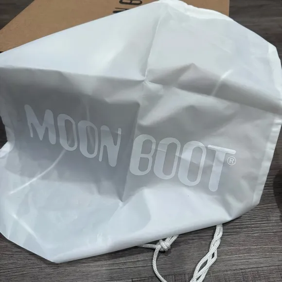 Moon Boots Icon Low Nylon Cream Logo Bootie Boots