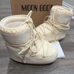 Moon Boots Icon Low Nylon Cream Logo Bootie Boots