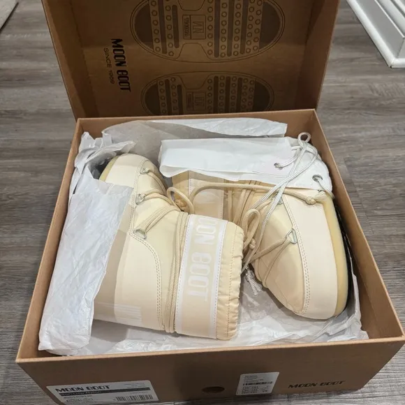 Moon Boots Icon Low Nylon Cream Logo Bootie Boots