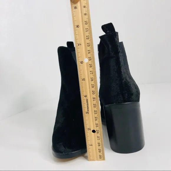 Musse and Cloud Chelsea Black Velvet Heel Boots 9