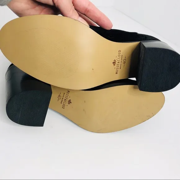 Musse and Cloud Chelsea Black Velvet Heel Boots 9