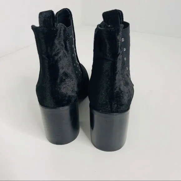 Musse and Cloud Chelsea Black Velvet Heel Boots 9