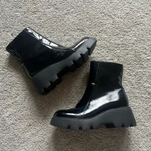 Naked Feet Size 8 Xenus Black Patent Leather Boots Zip-Up Ankle Boots Platform