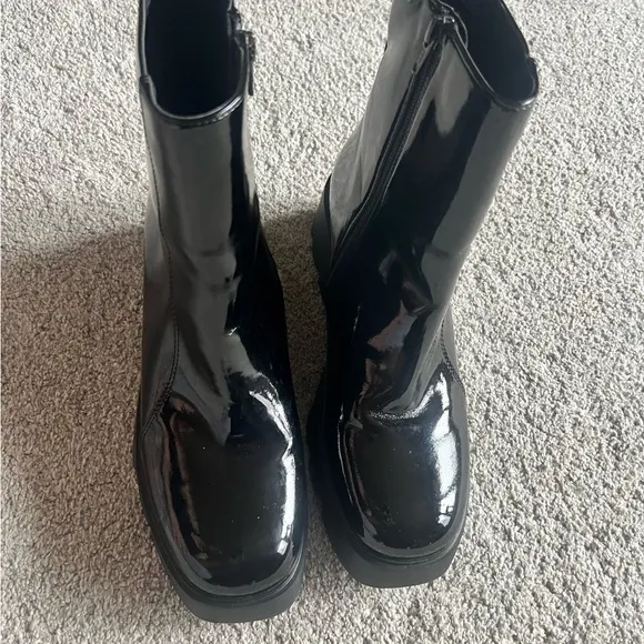 Naked Feet Size 8 Xenus Black Patent Leather Boots Zip-Up Ankle Boots Platform