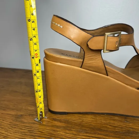 Naked Feet Size 9 • Bardii Brown Leather Platform Sandals.